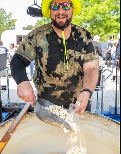 Scooping fresh kettle corn straight into the bag